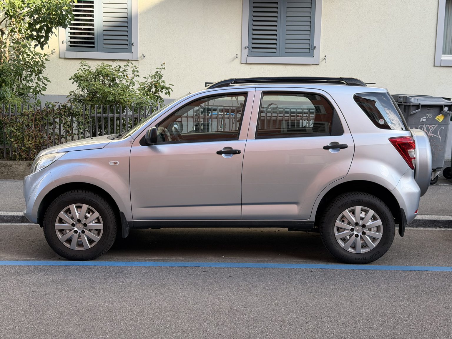 Silver Daihatsu Terios 4×4 parked on a street in Zürich
