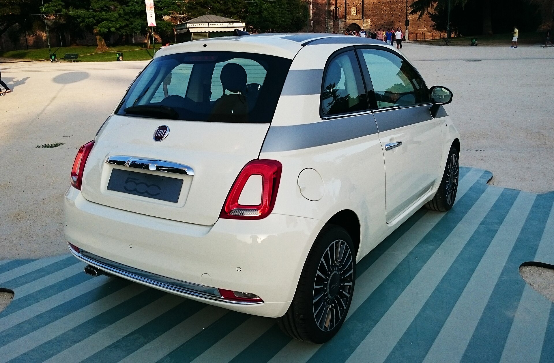White Fiat 500 seen from the rear